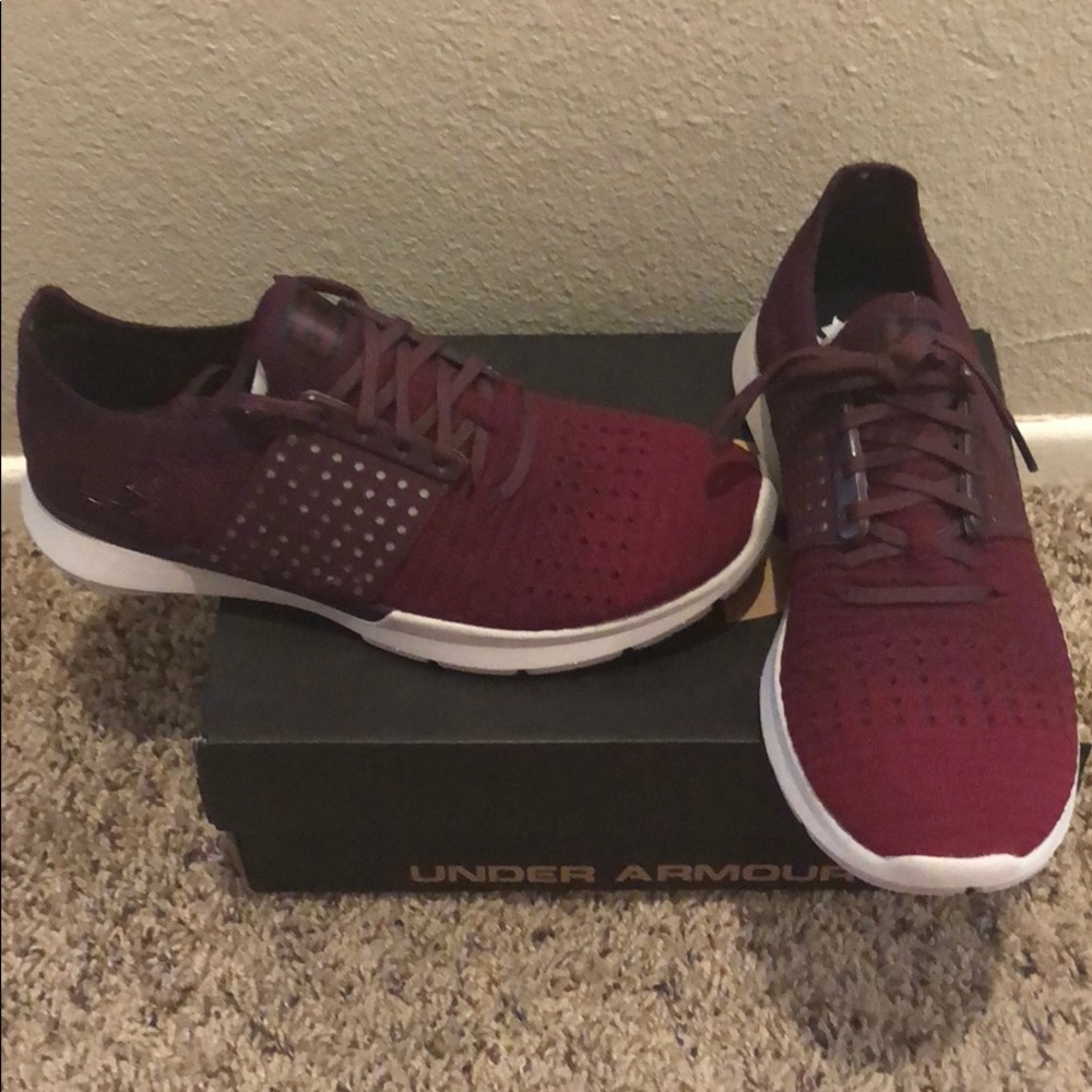Ombré maroon under armour speedform
